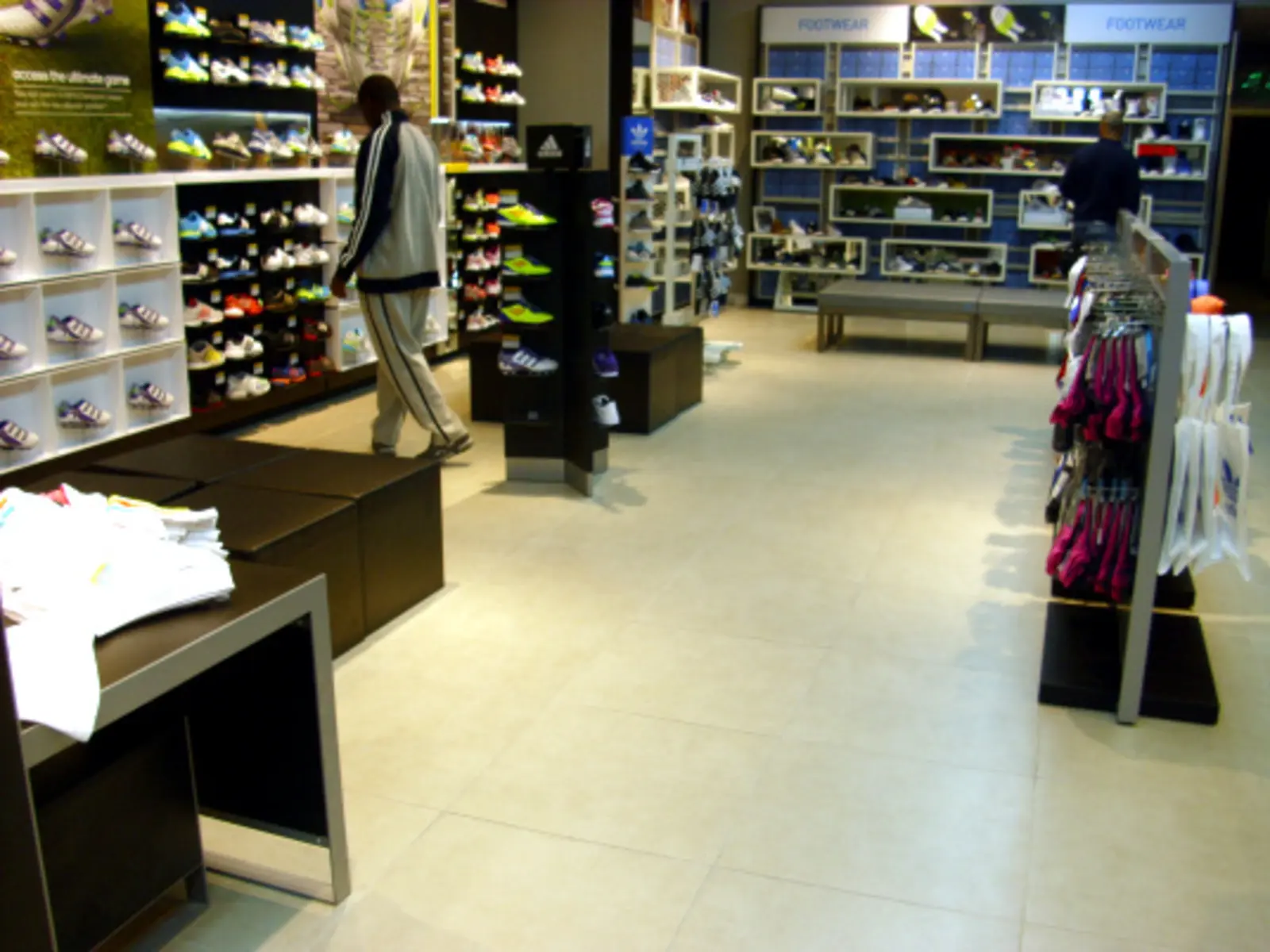 Westfield Stratford flooring - image 3